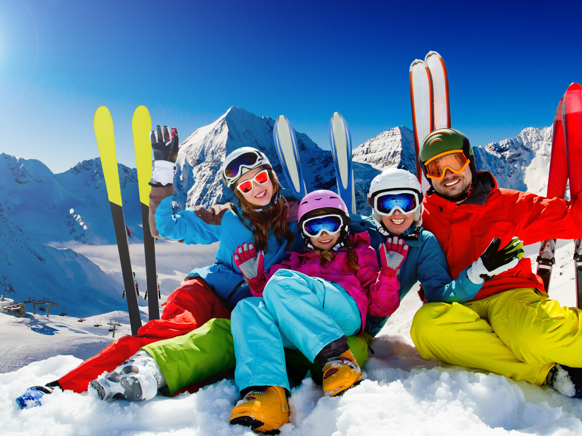 skiers-bright-outfits